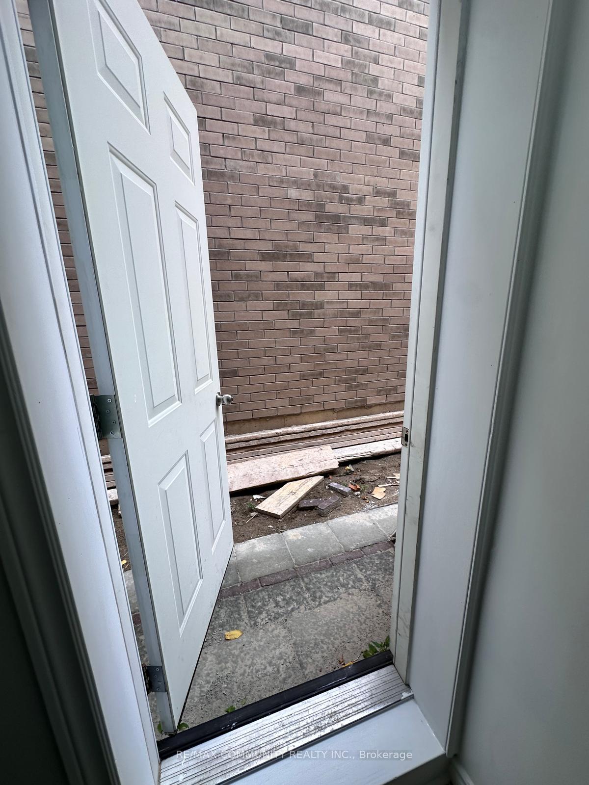 Photo 9 of 18 Hearth Place, Scarborough, Highland Creek — HOMEH