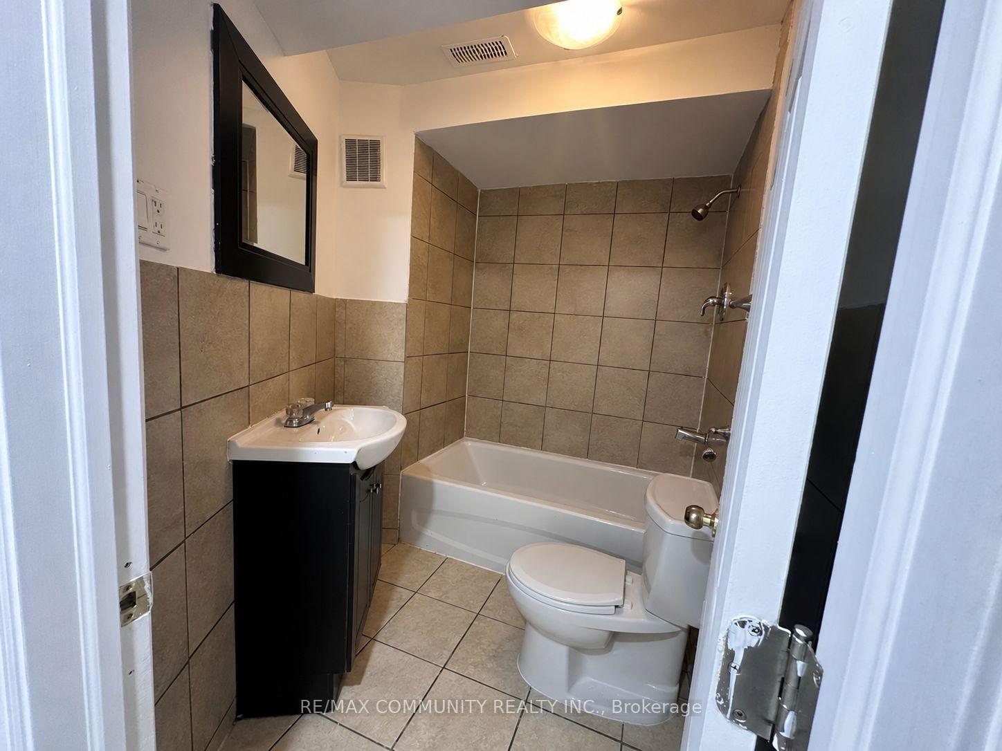 Photo 16 of 18 Hearth Place, Scarborough, Highland Creek — HOMEH