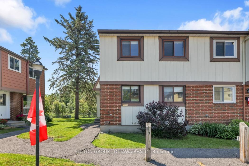 Photo 3 of 2014 Falkirk Crescent, Ottawa, Blackburn Hamlet (South) — HOMEH