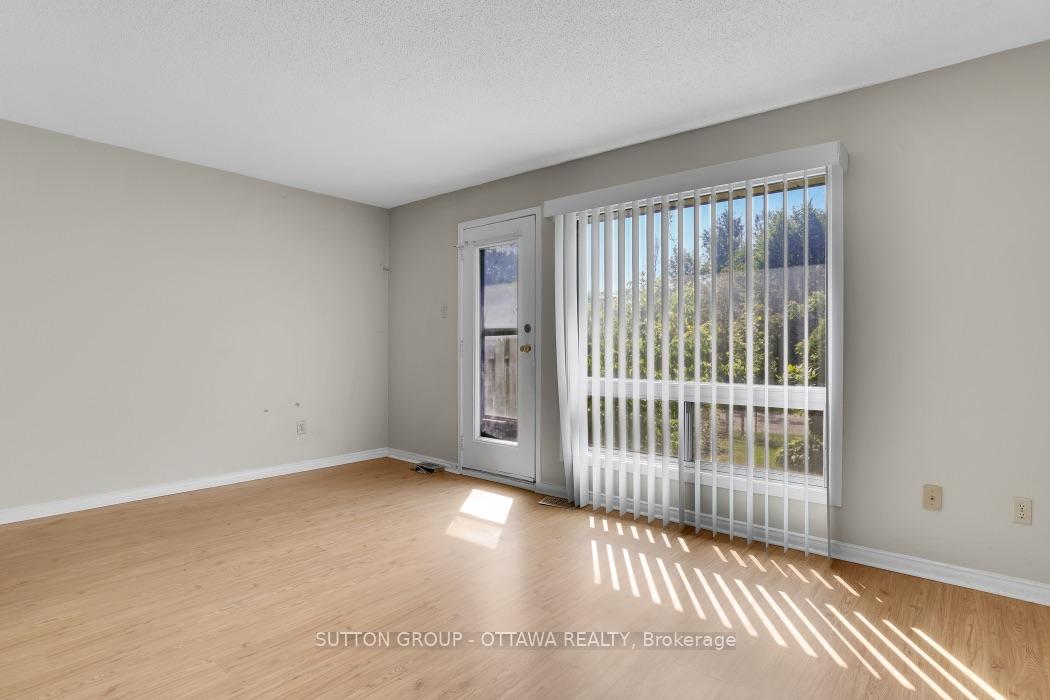 Photo 12 of 2014 Falkirk Crescent, Ottawa, Blackburn Hamlet (South) — HOMEH