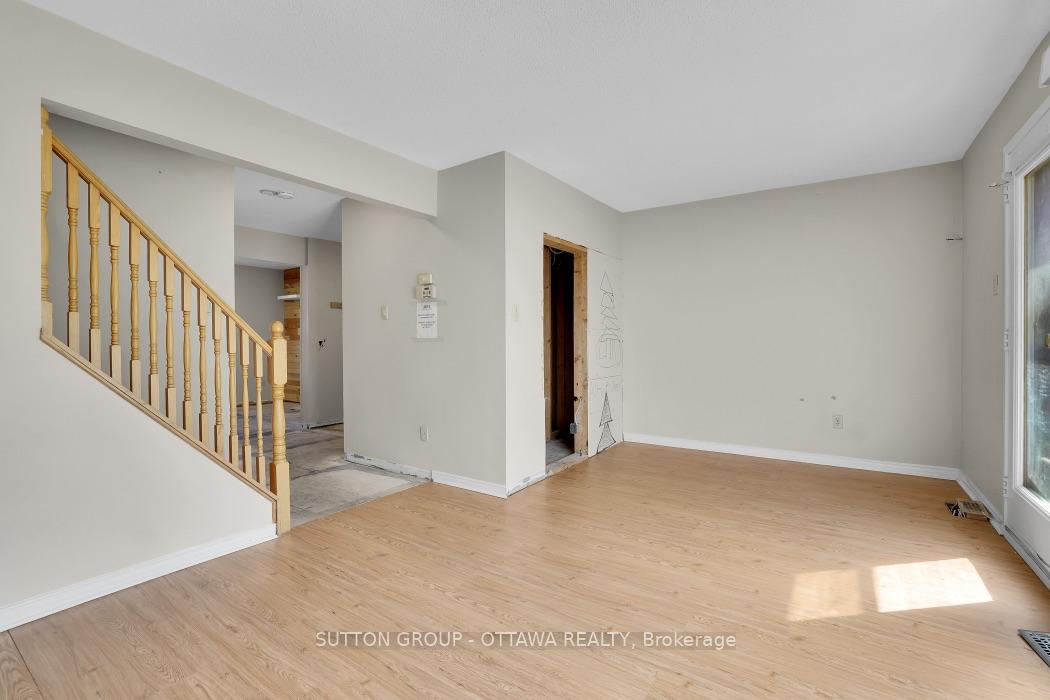 Photo 13 of 2014 Falkirk Crescent, Ottawa, Blackburn Hamlet (South) — HOMEH
