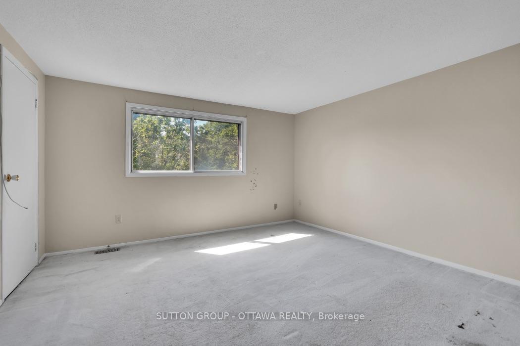 Photo 16 of 2014 Falkirk Crescent, Ottawa, Blackburn Hamlet (South) — HOMEH