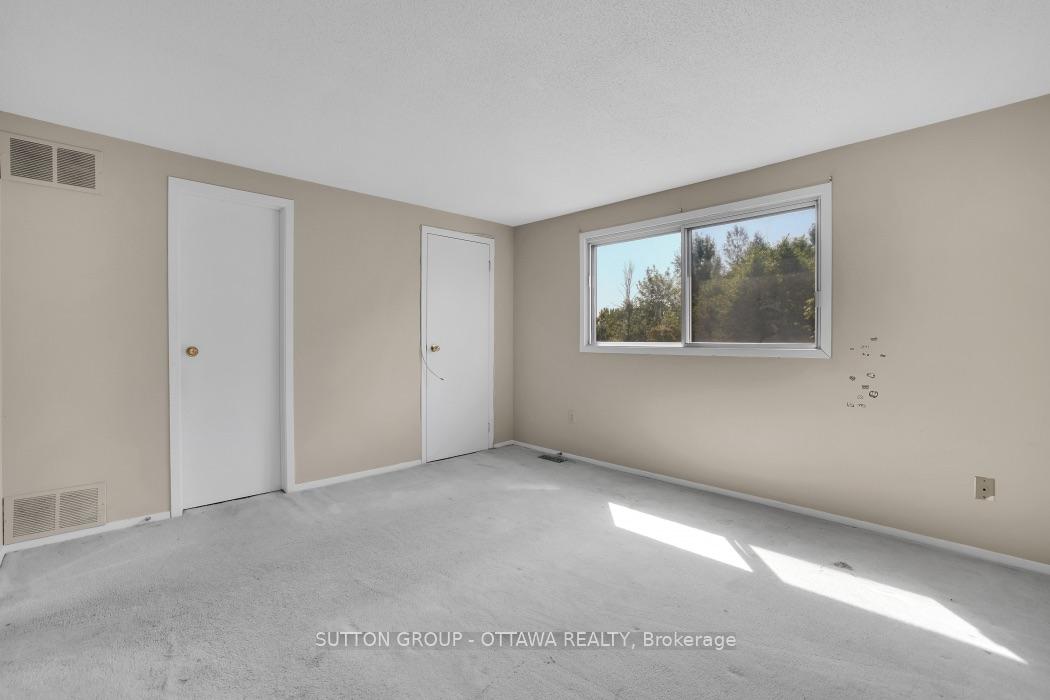 Photo 17 of 2014 Falkirk Crescent, Ottawa, Blackburn Hamlet (South) — HOMEH