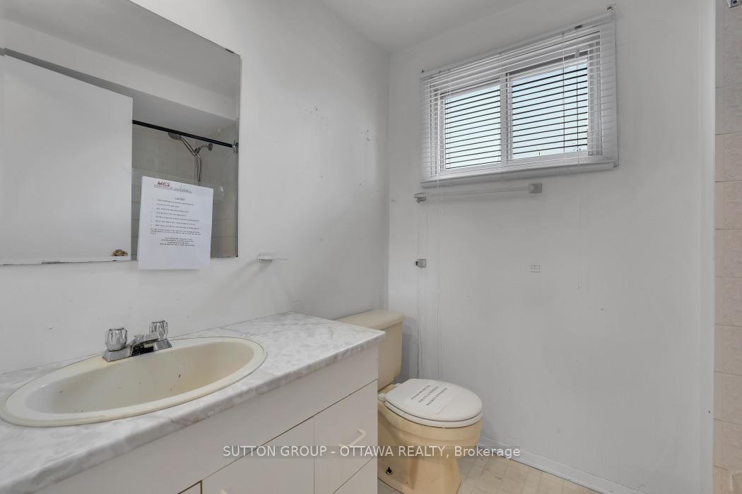 Photo 19 of 2014 Falkirk Crescent, Ottawa, Blackburn Hamlet (South) — HOMEH