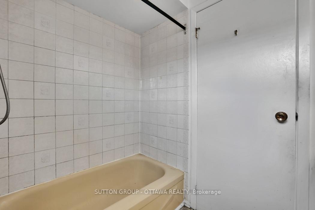Photo 20 of 2014 Falkirk Crescent, Ottawa, Blackburn Hamlet (South) — HOMEH