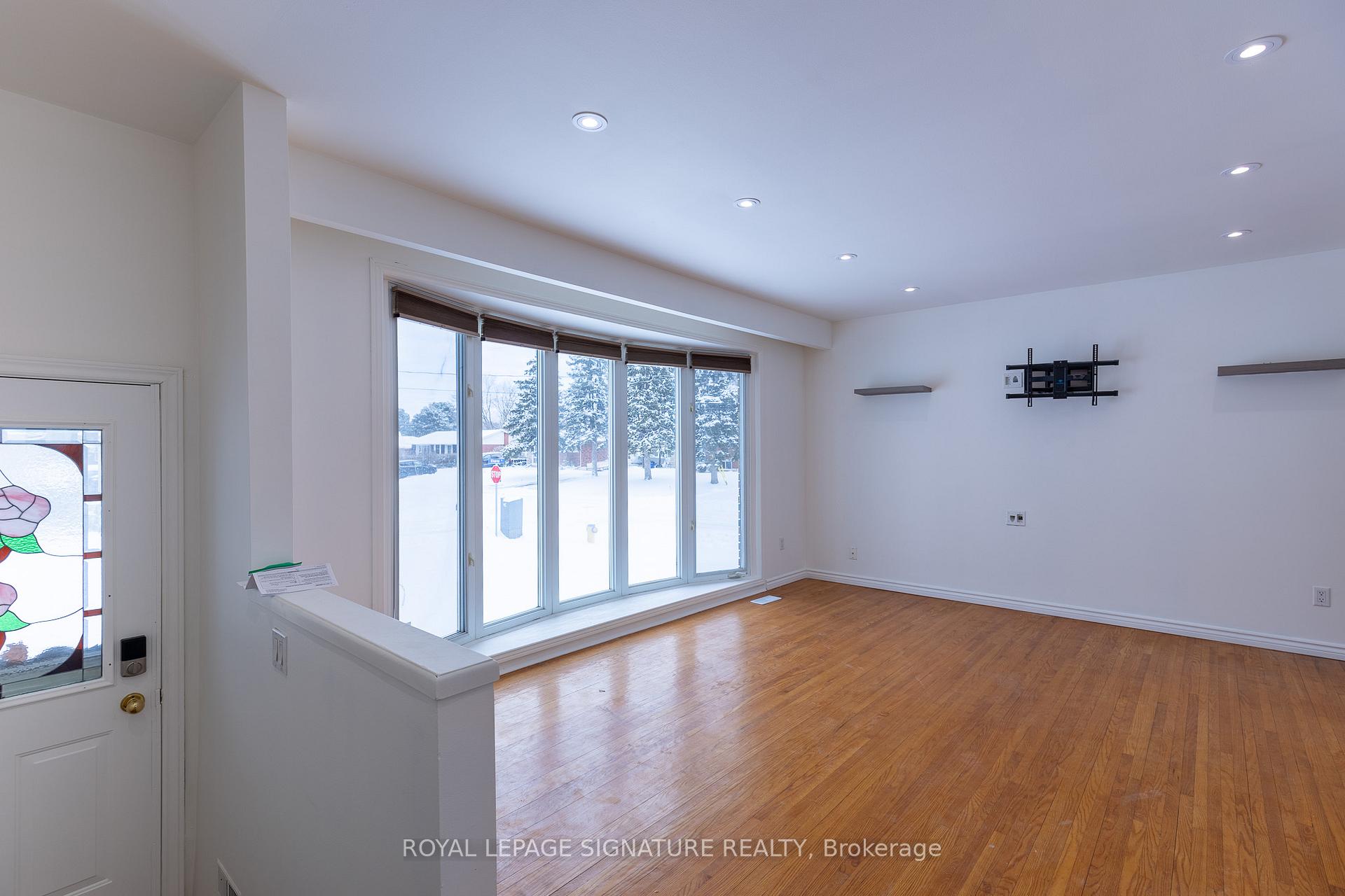 Photo 3 of Unit Main, 1 Eldrid Court, Grimsby, Grimsby Beach — HOMEH