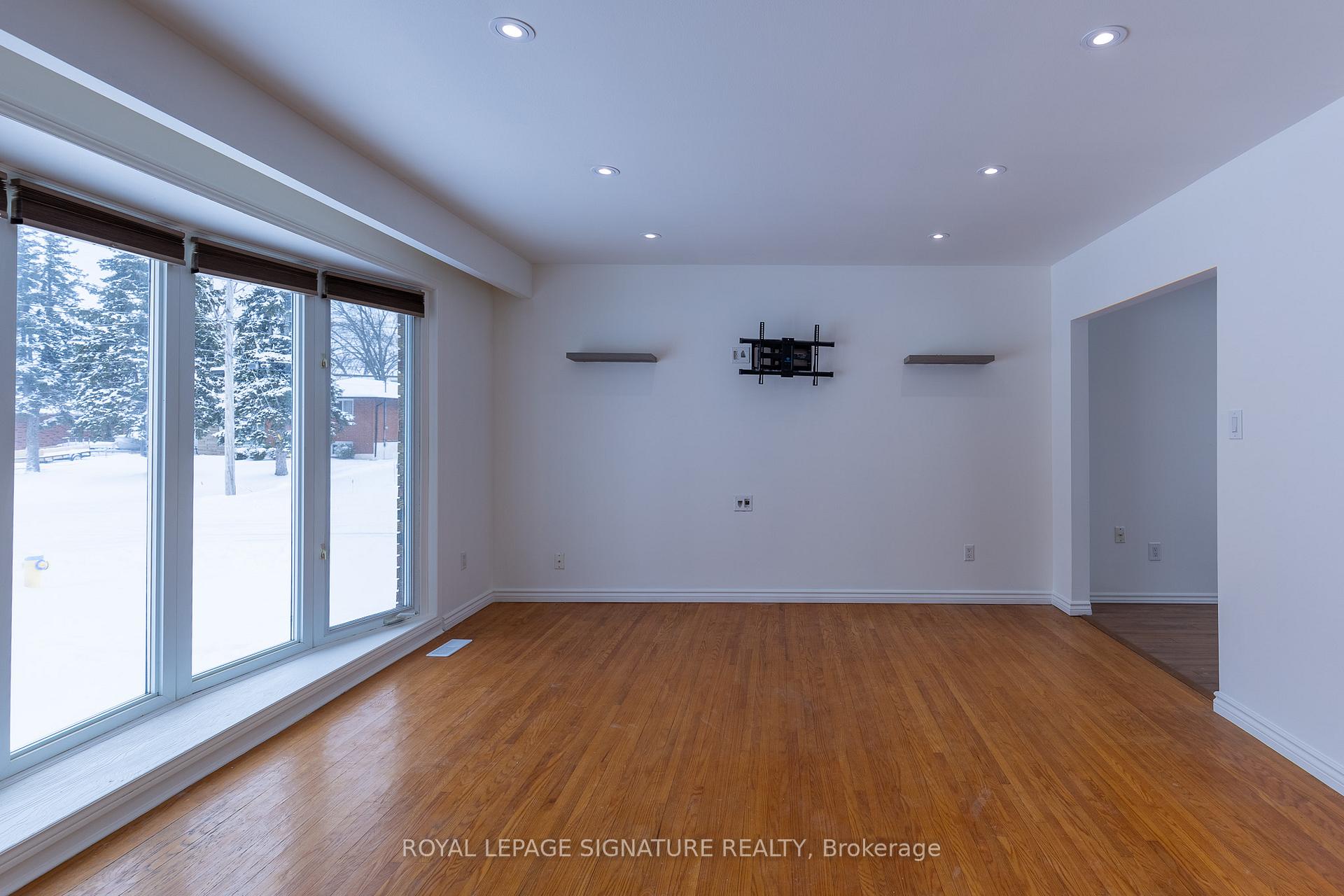 Photo 4 of Unit Main, 1 Eldrid Court, Grimsby, Grimsby Beach — HOMEH