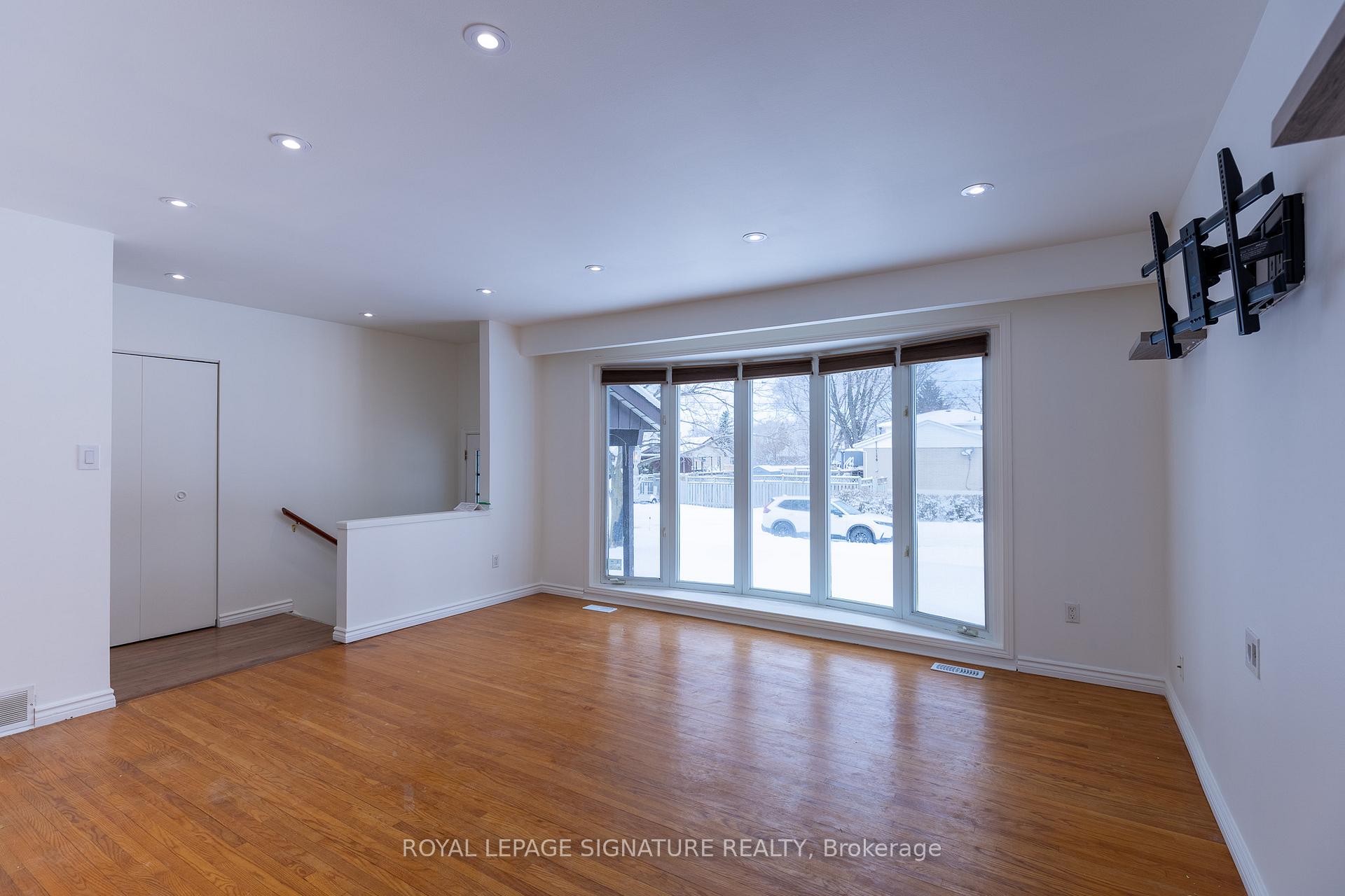 Photo 6 of Unit Main, 1 Eldrid Court, Grimsby, Grimsby Beach — HOMEH
