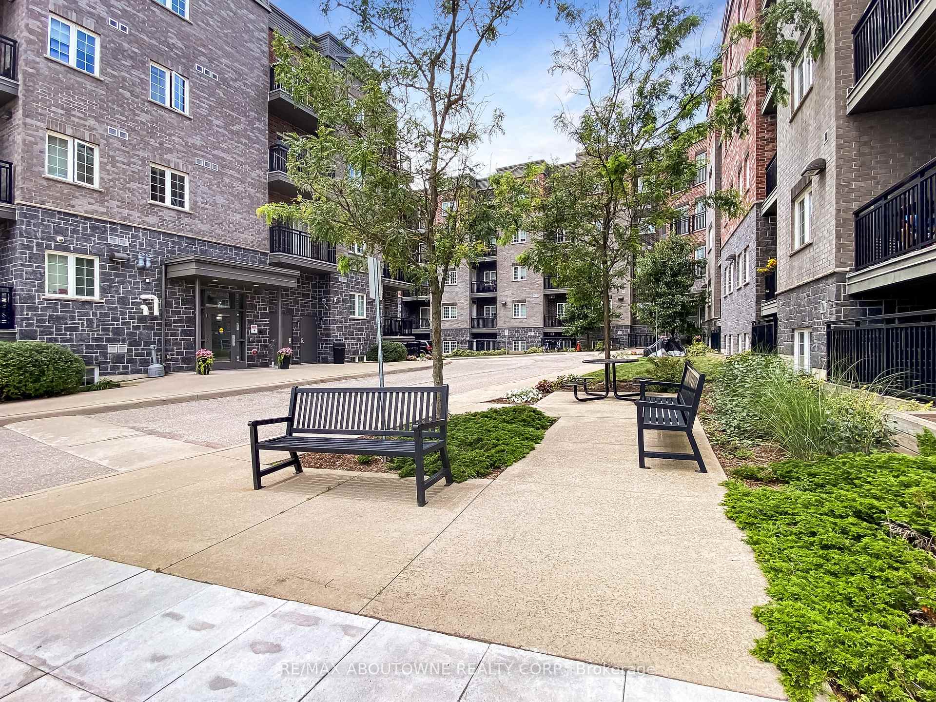 Photo 1 of Unit 203, 5 Rittenhouse Road, Kitchener, Country Hills West — HOMEH