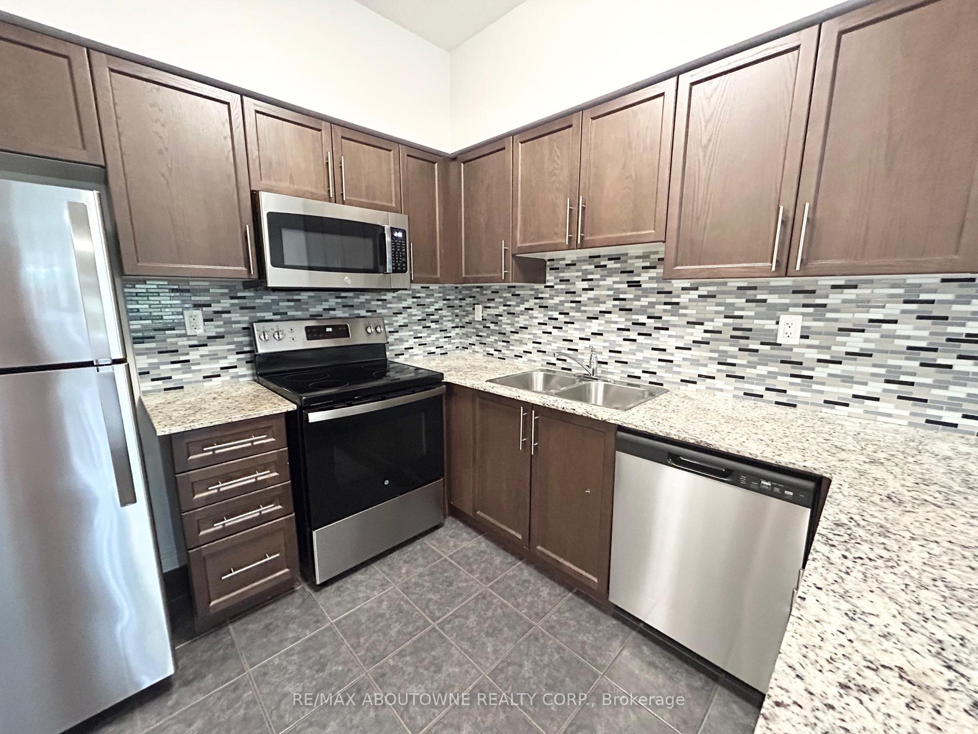 Photo 4 of Unit 203, 5 Rittenhouse Road, Kitchener, Country Hills West — HOMEH
