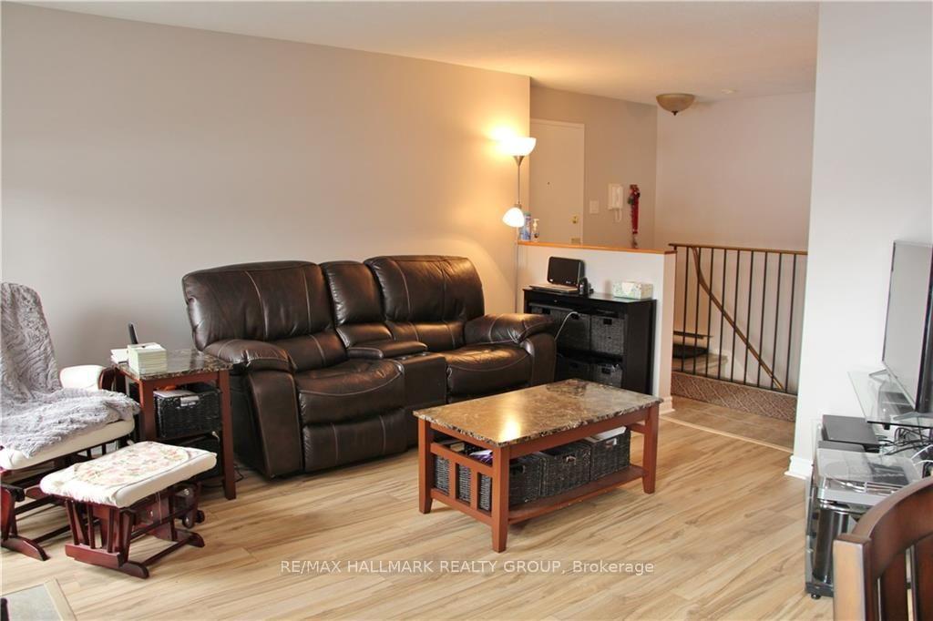 Photo 3 of Unit 4, 14 Sweetbriar Circle, Ottawa, Barrhaven - Pheasant Run — HOMEH
