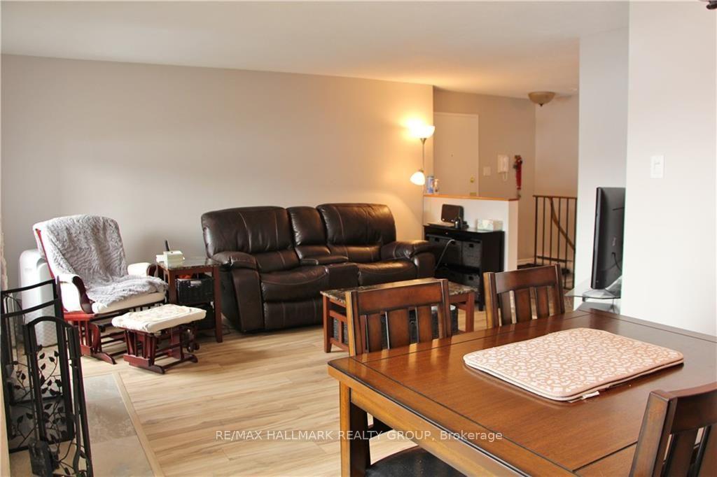 Photo 4 of Unit 4, 14 Sweetbriar Circle, Ottawa, Barrhaven - Pheasant Run — HOMEH