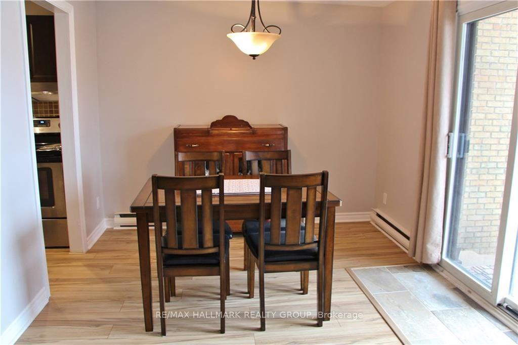 Photo 5 of Unit 4, 14 Sweetbriar Circle, Ottawa, Barrhaven - Pheasant Run — HOMEH
