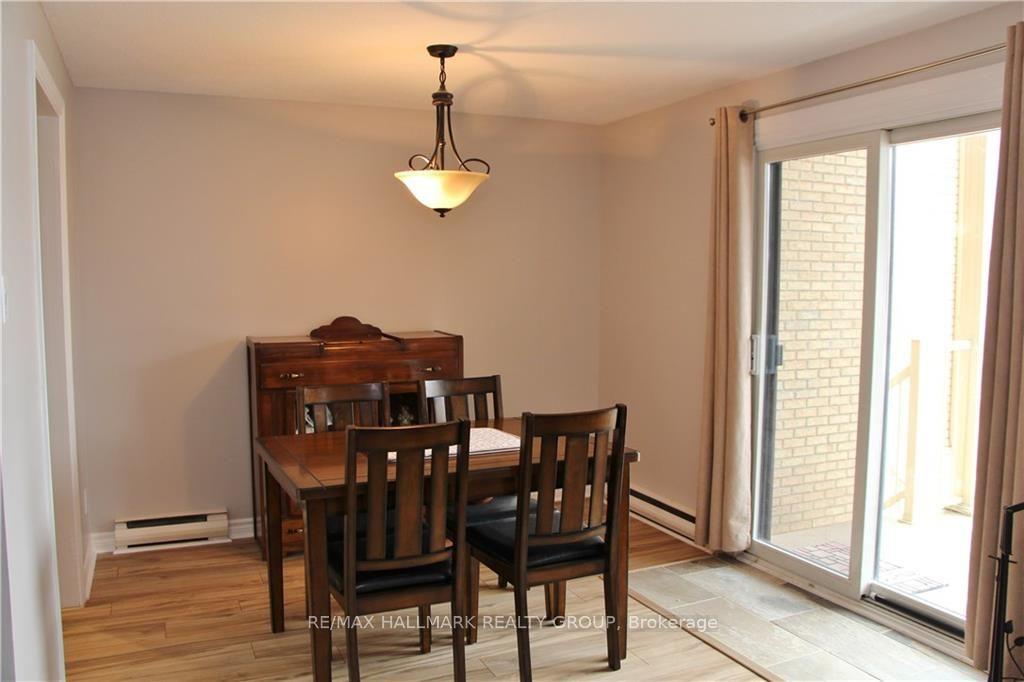 Photo 7 of Unit 4, 14 Sweetbriar Circle, Ottawa, Barrhaven - Pheasant Run — HOMEH