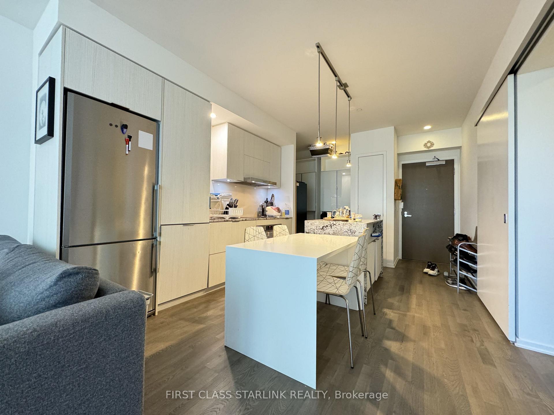 Photo 1 of Unit 811, 1 Bloor Street E, Toronto, Church-Yonge Corridor — HOMEH
