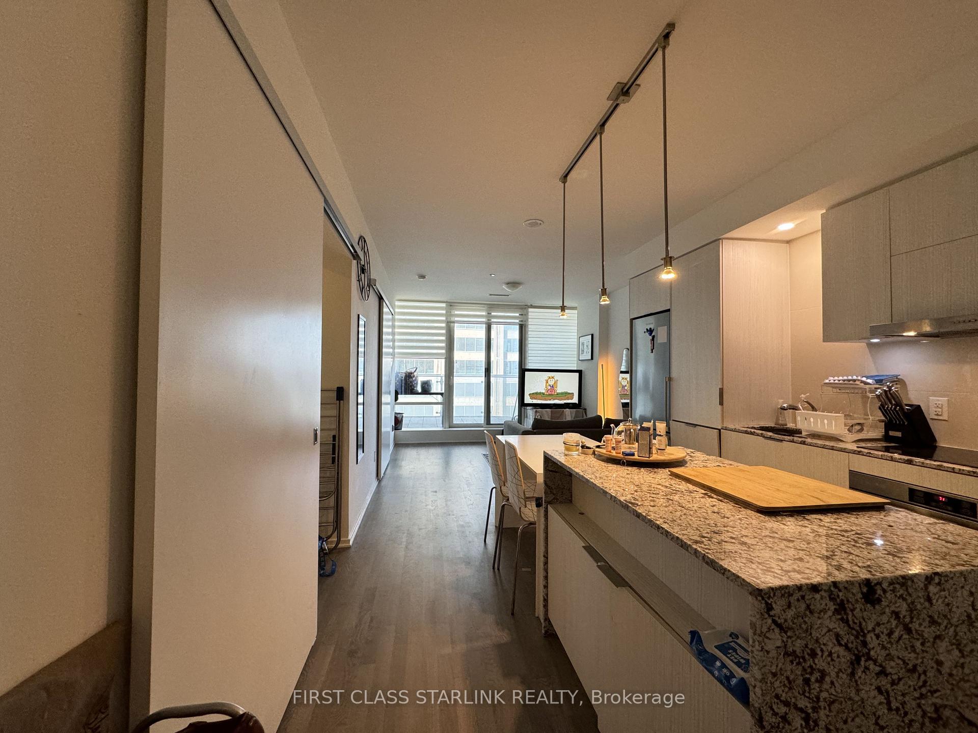 Photo 3 of Unit 811, 1 Bloor Street E, Toronto, Church-Yonge Corridor — HOMEH