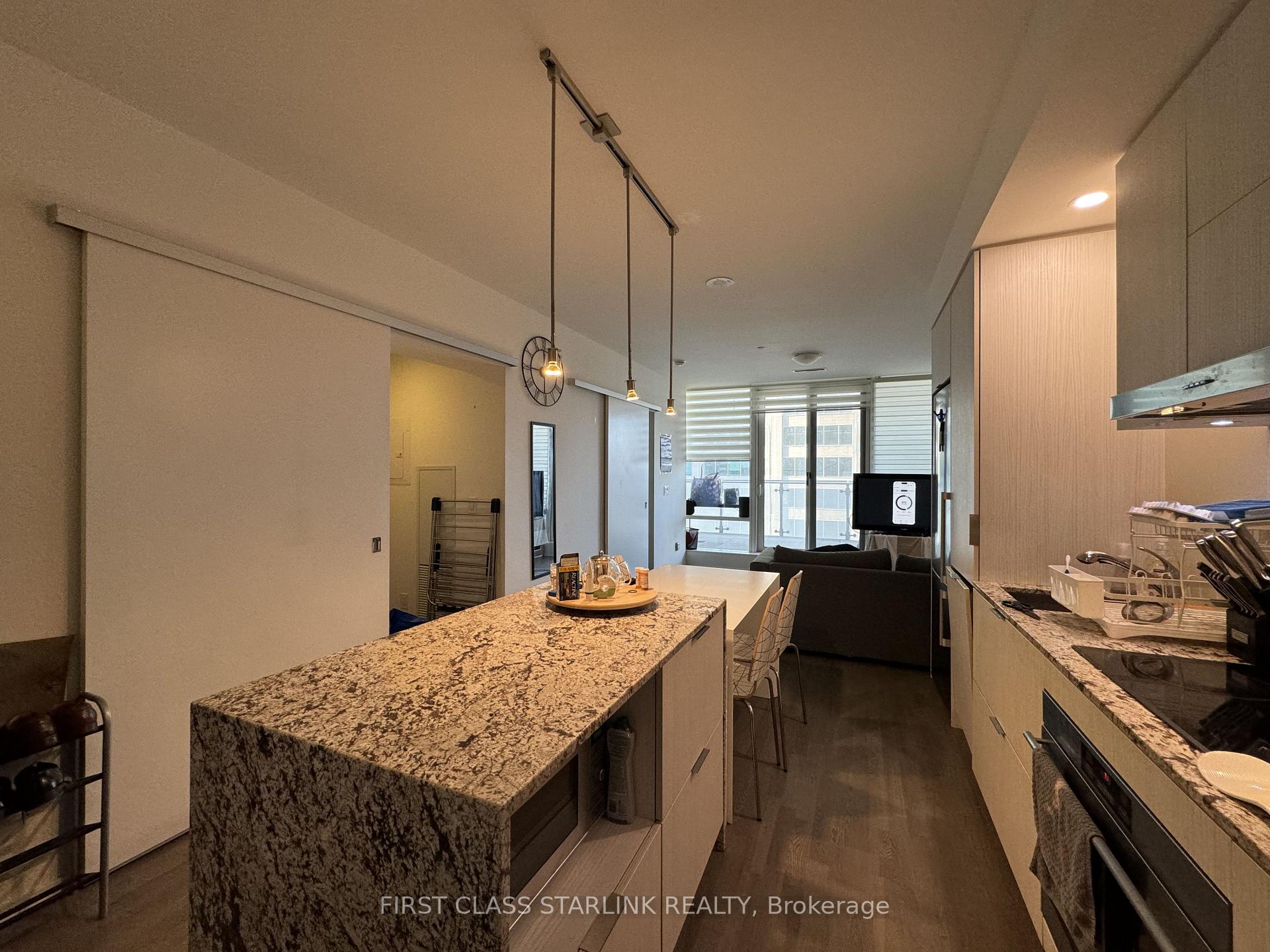 Photo 4 of Unit 811, 1 Bloor Street E, Toronto, Church-Yonge Corridor — HOMEH