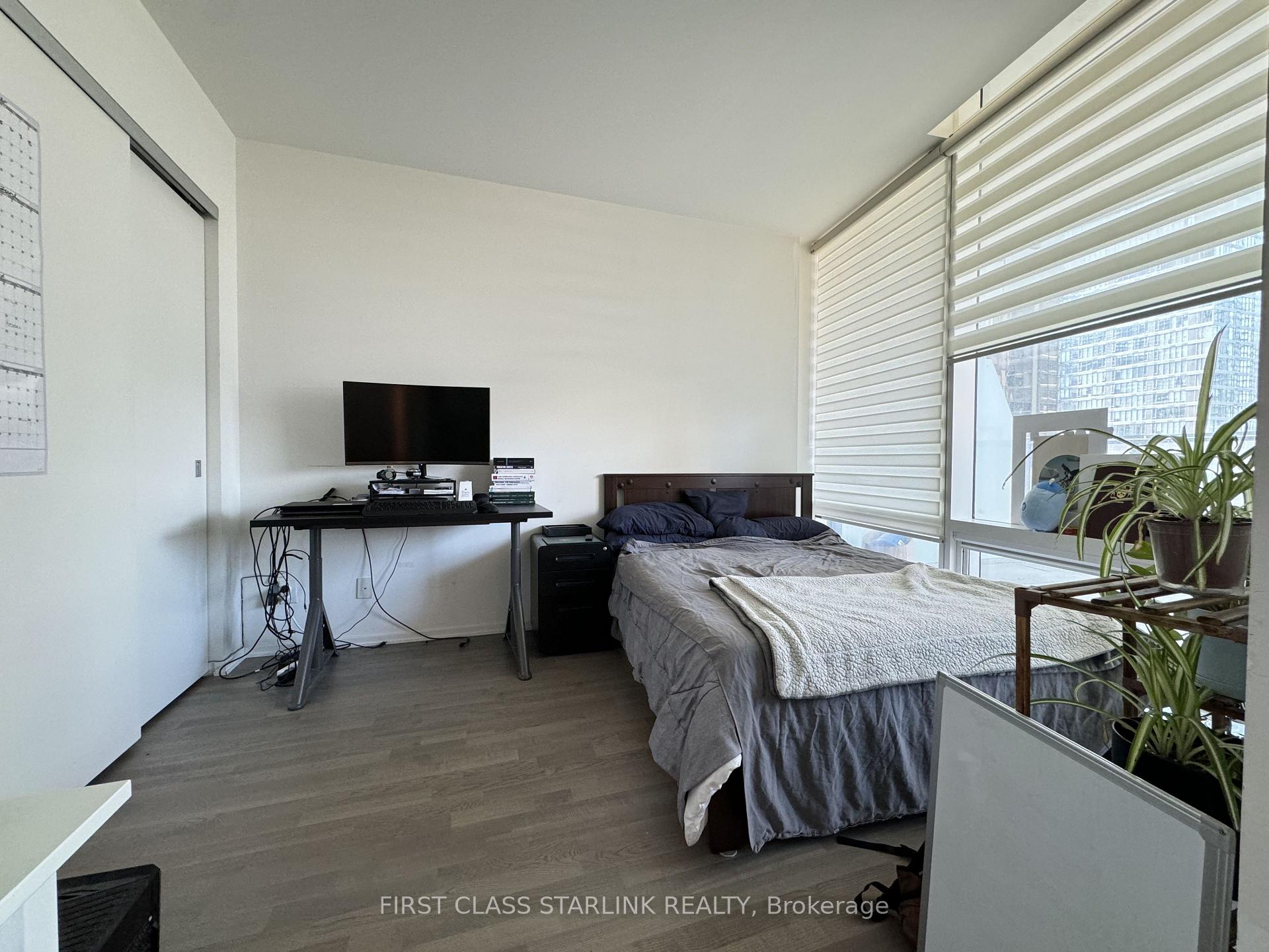 Photo 10 of Unit 811, 1 Bloor Street E, Toronto, Church-Yonge Corridor — HOMEH