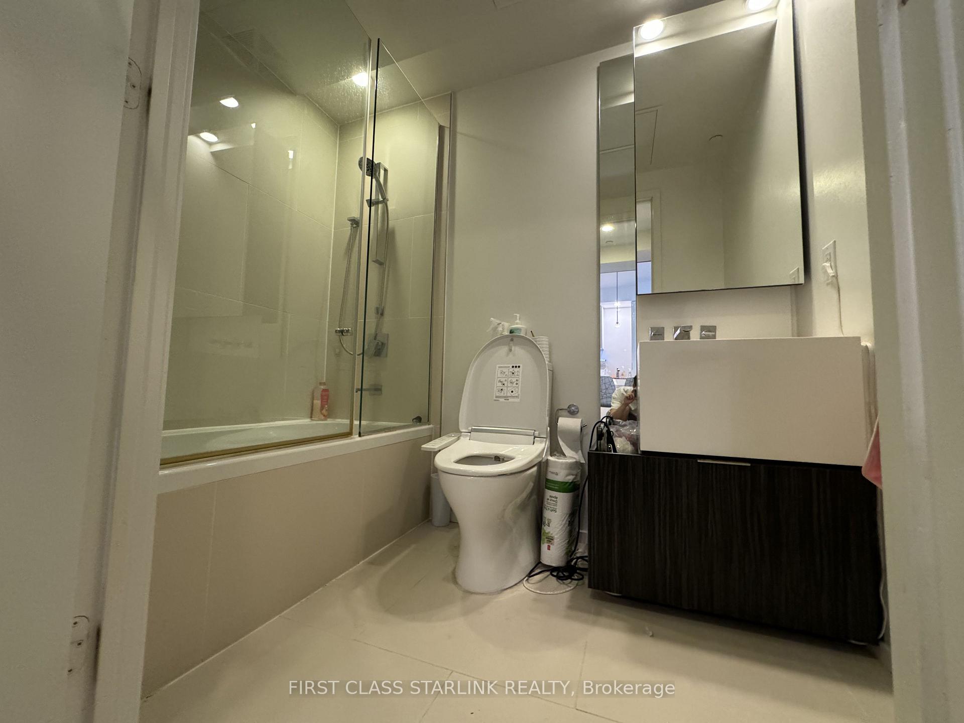Photo 11 of Unit 811, 1 Bloor Street E, Toronto, Church-Yonge Corridor — HOMEH
