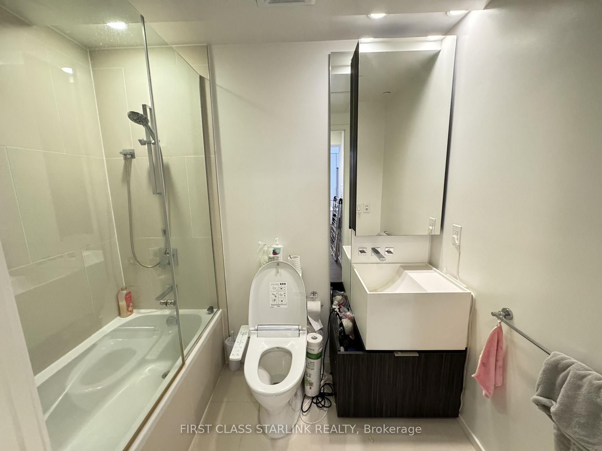 Photo 12 of Unit 811, 1 Bloor Street E, Toronto, Church-Yonge Corridor — HOMEH