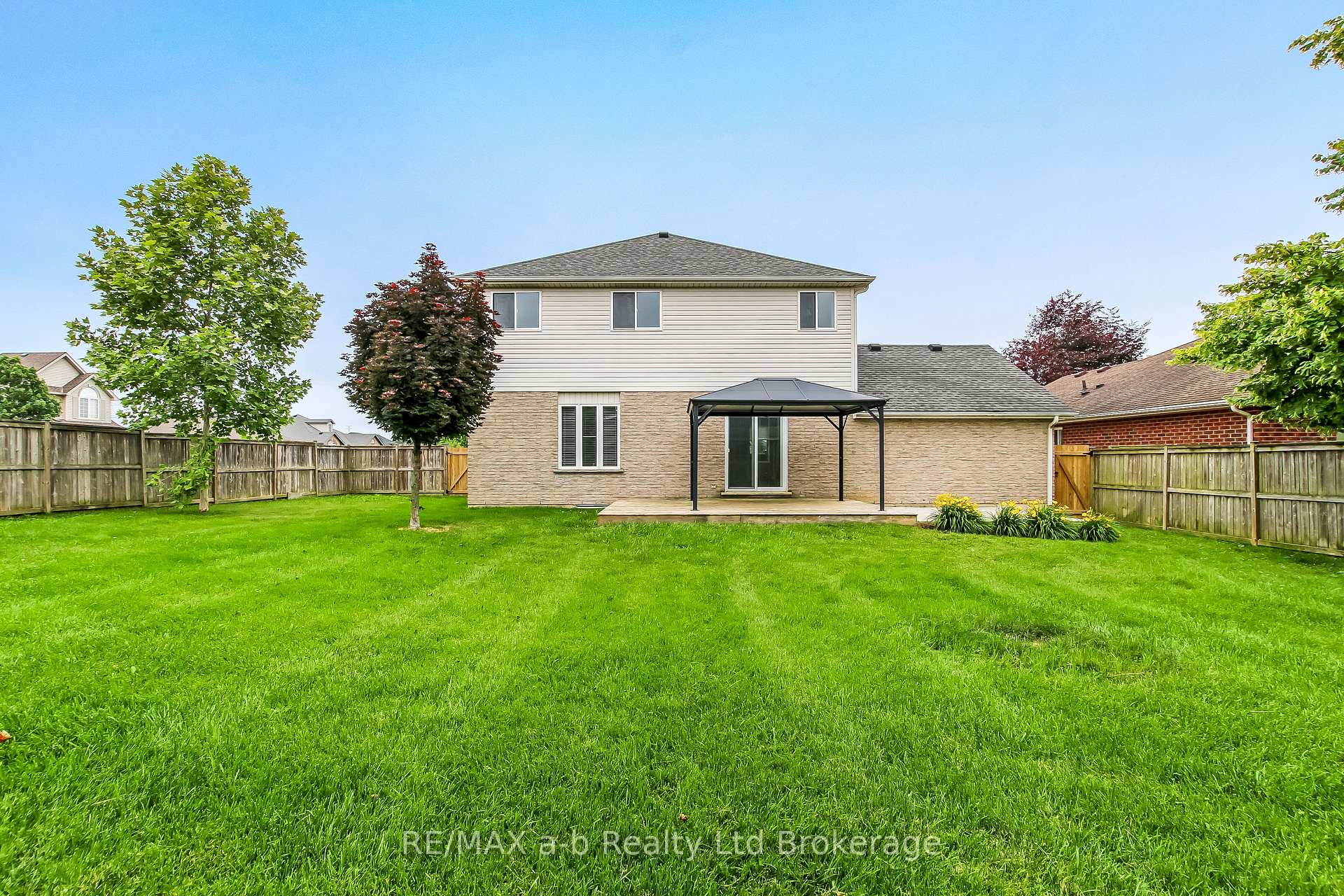Photo 5 of 39 Primrose Drive, Tillsonburg — HOMEH