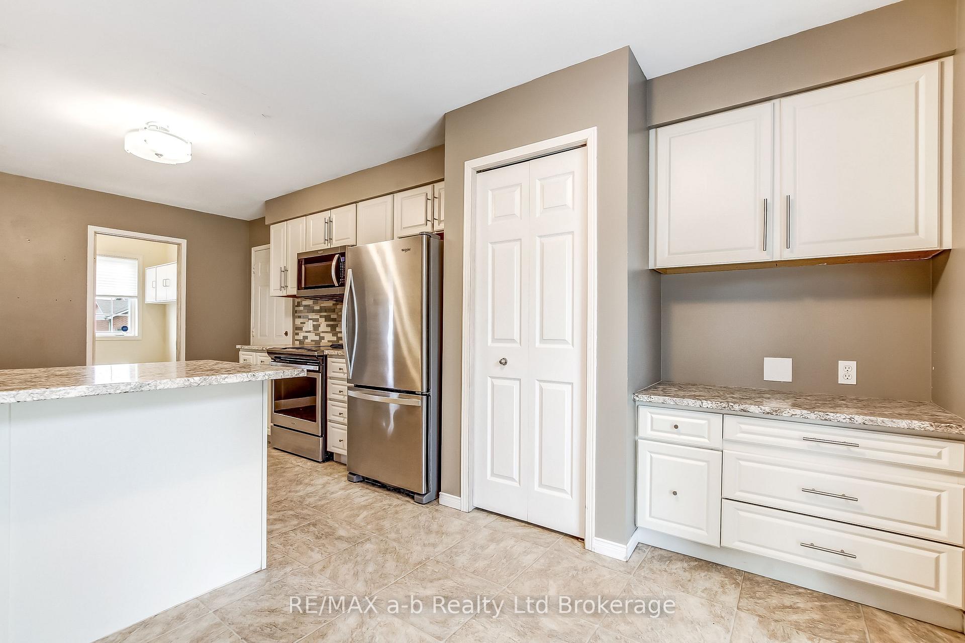 Photo 8 of 39 Primrose Drive, Tillsonburg — HOMEH