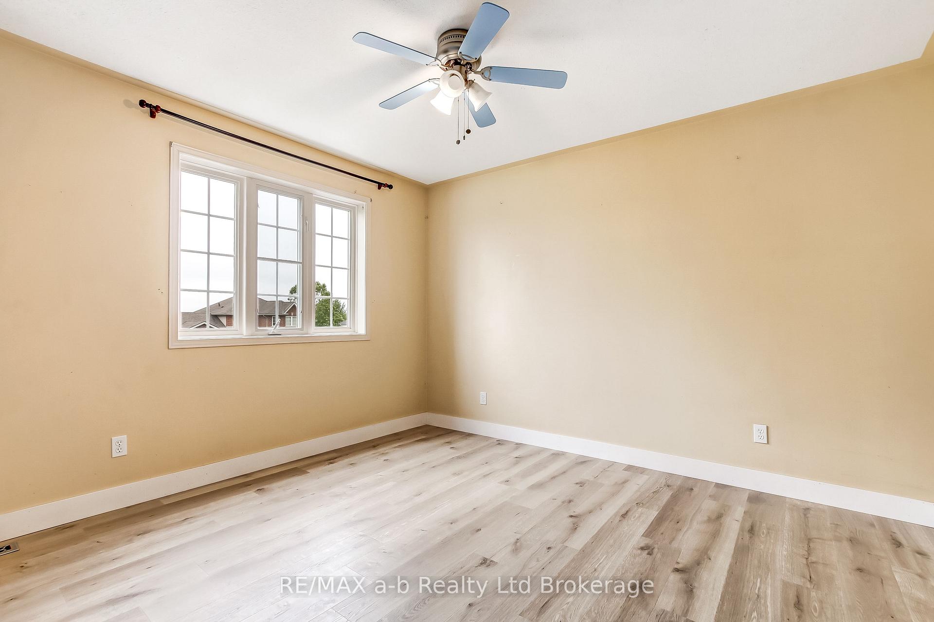 Photo 33 of 39 Primrose Drive, Tillsonburg — HOMEH