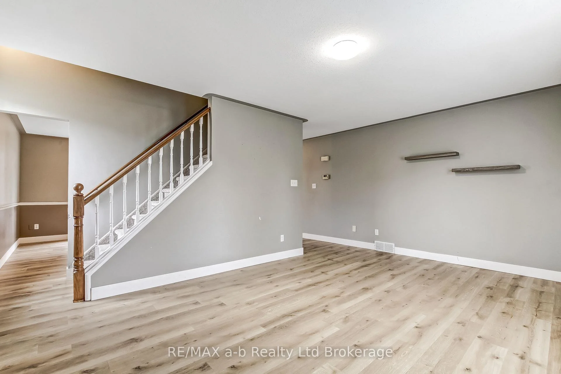 Photo 21 of 39 Primrose Drive, Tillsonburg — HOMEH