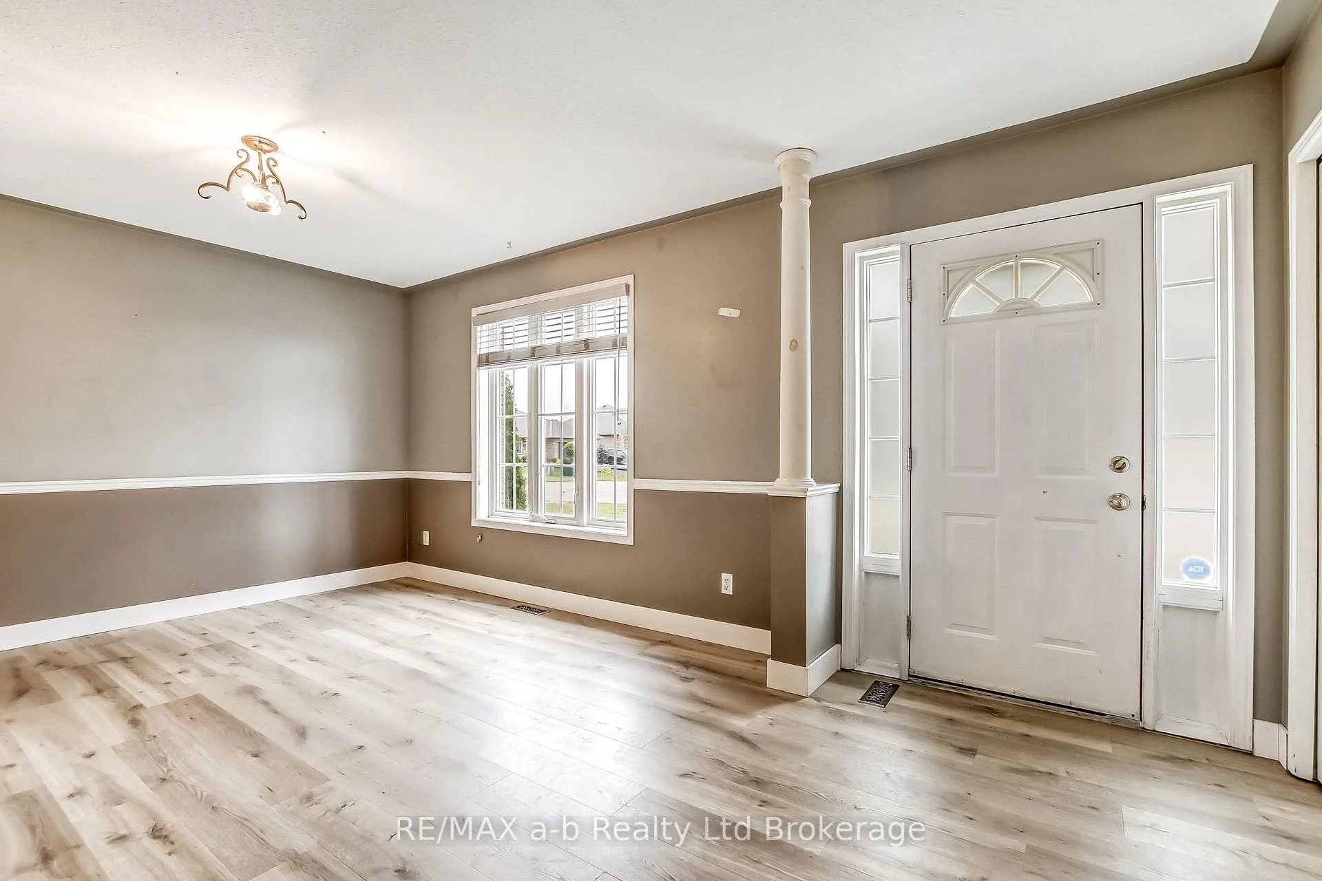 Photo 25 of 39 Primrose Drive, Tillsonburg — HOMEH