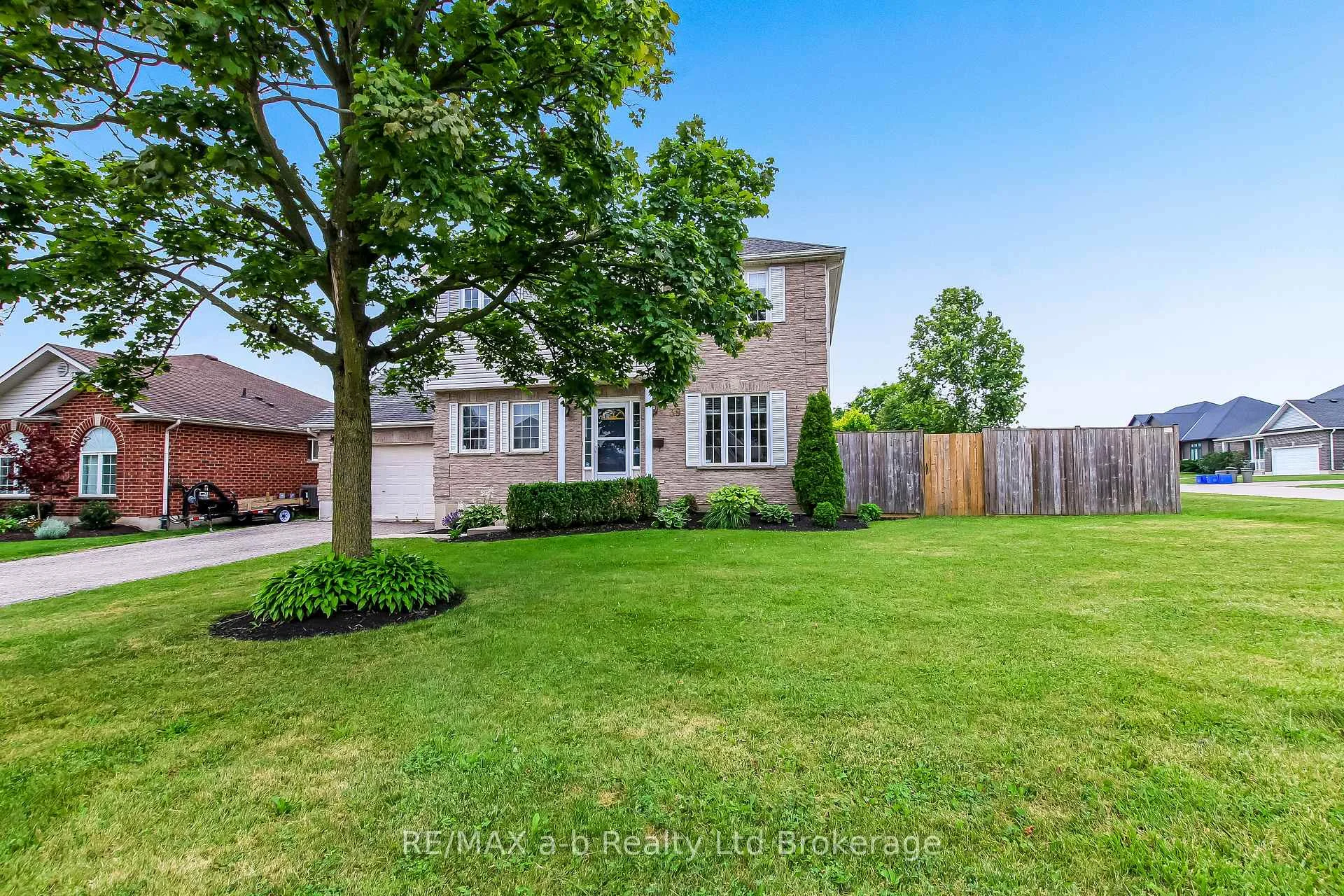Photo 27 of 39 Primrose Drive, Tillsonburg — HOMEH