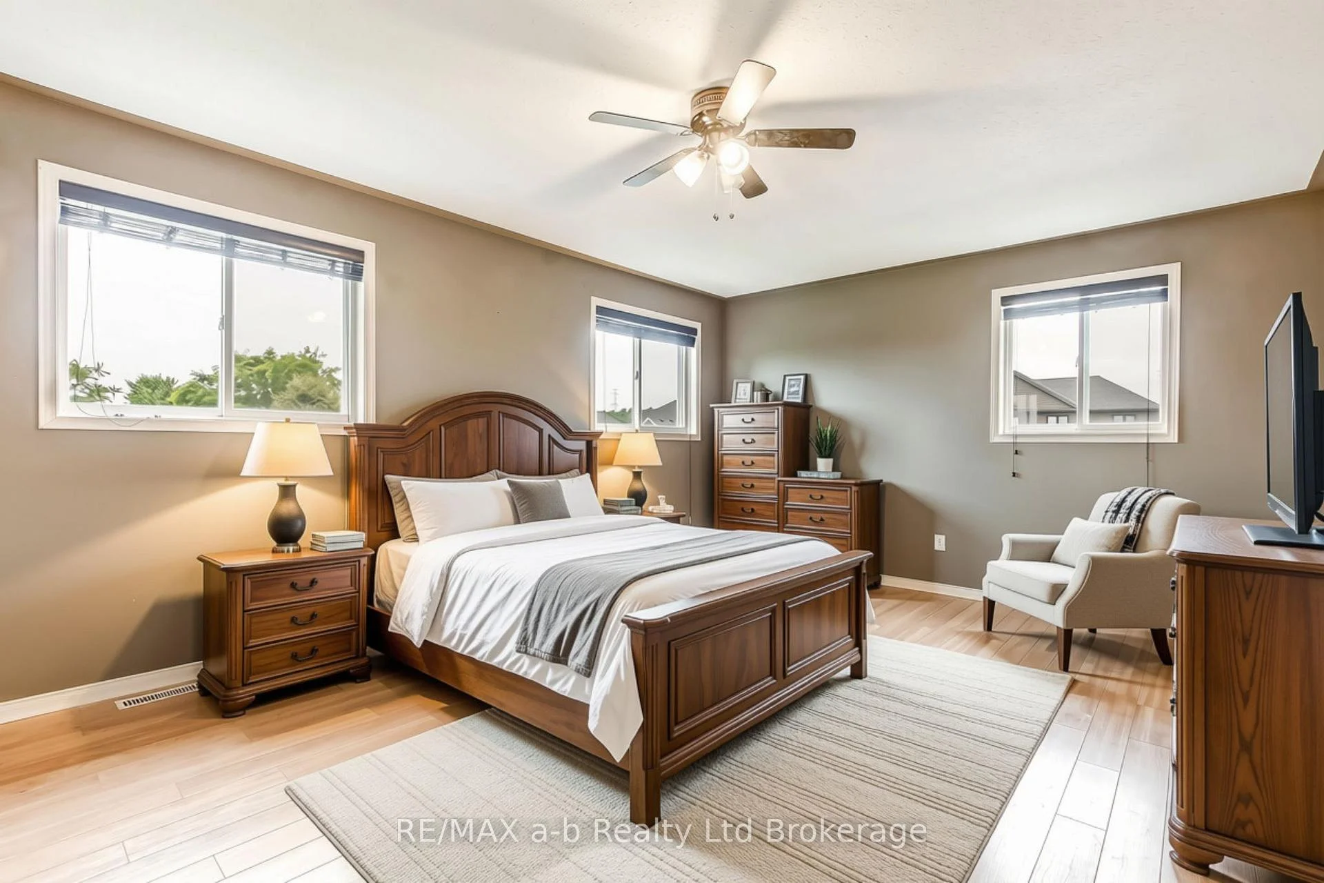 Photo 15 of 39 Primrose Drive, Tillsonburg — HOMEH