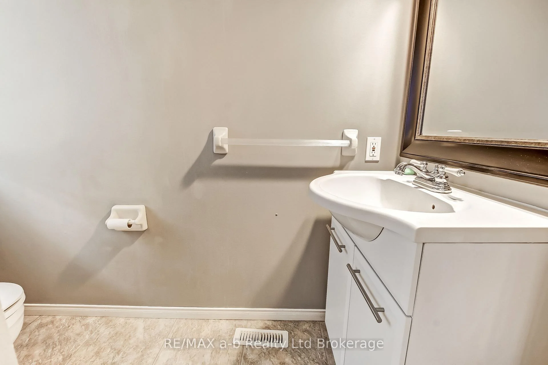 Photo 36 of 39 Primrose Drive, Tillsonburg — HOMEH