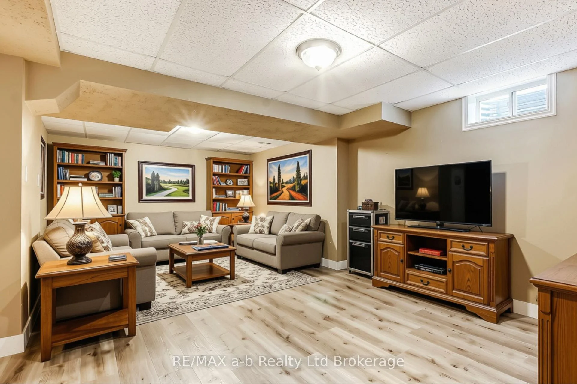 Photo 16 of 39 Primrose Drive, Tillsonburg — HOMEH