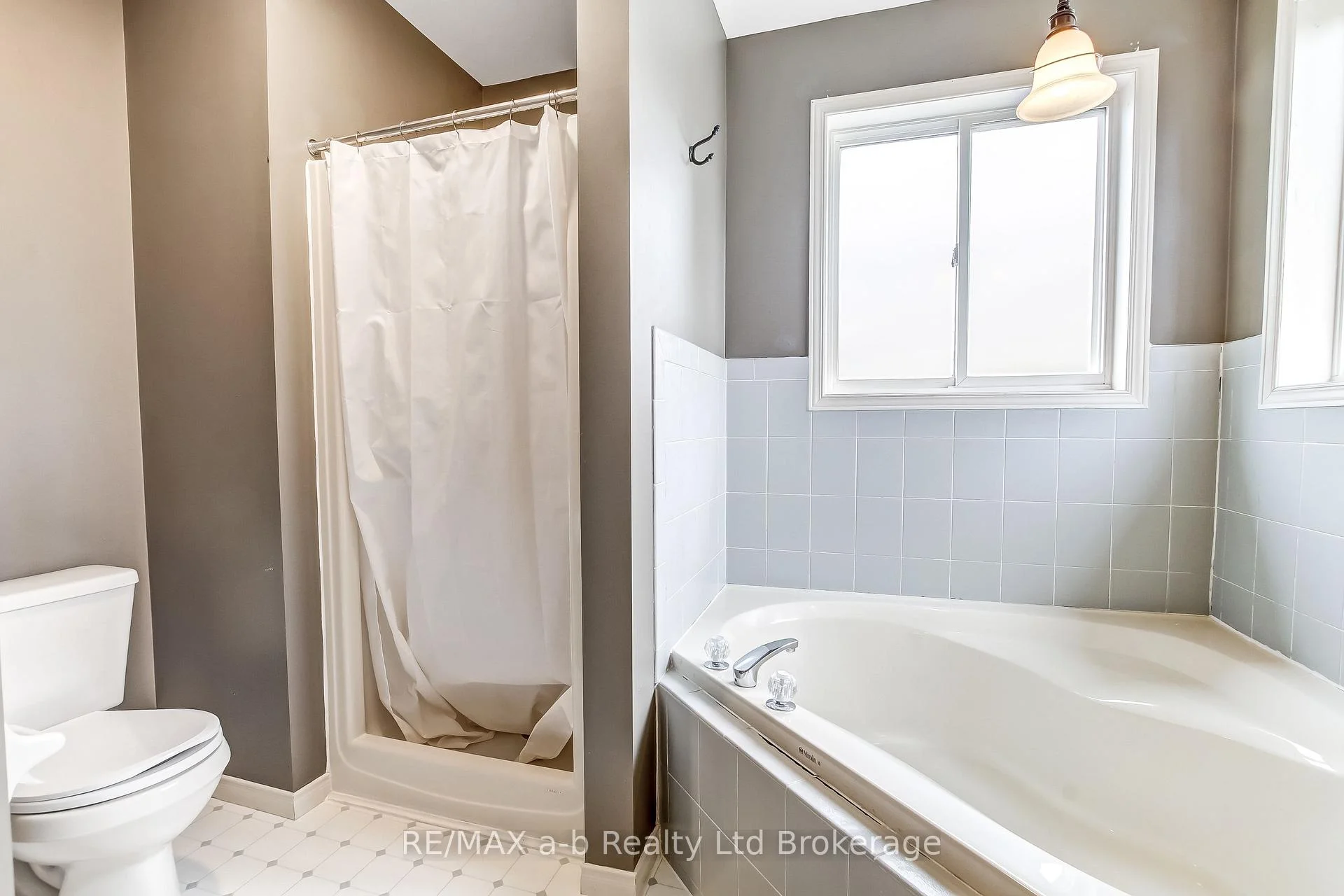 Photo 38 of 39 Primrose Drive, Tillsonburg — HOMEH