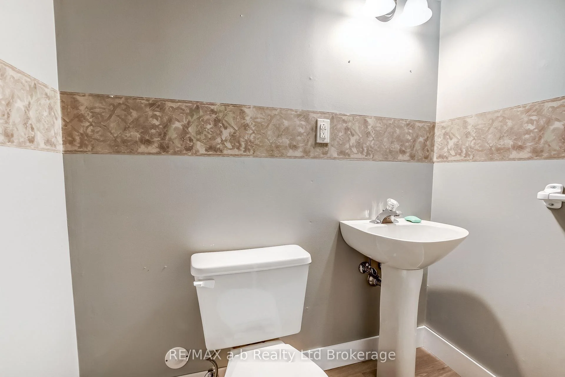 Photo 40 of 39 Primrose Drive, Tillsonburg — HOMEH