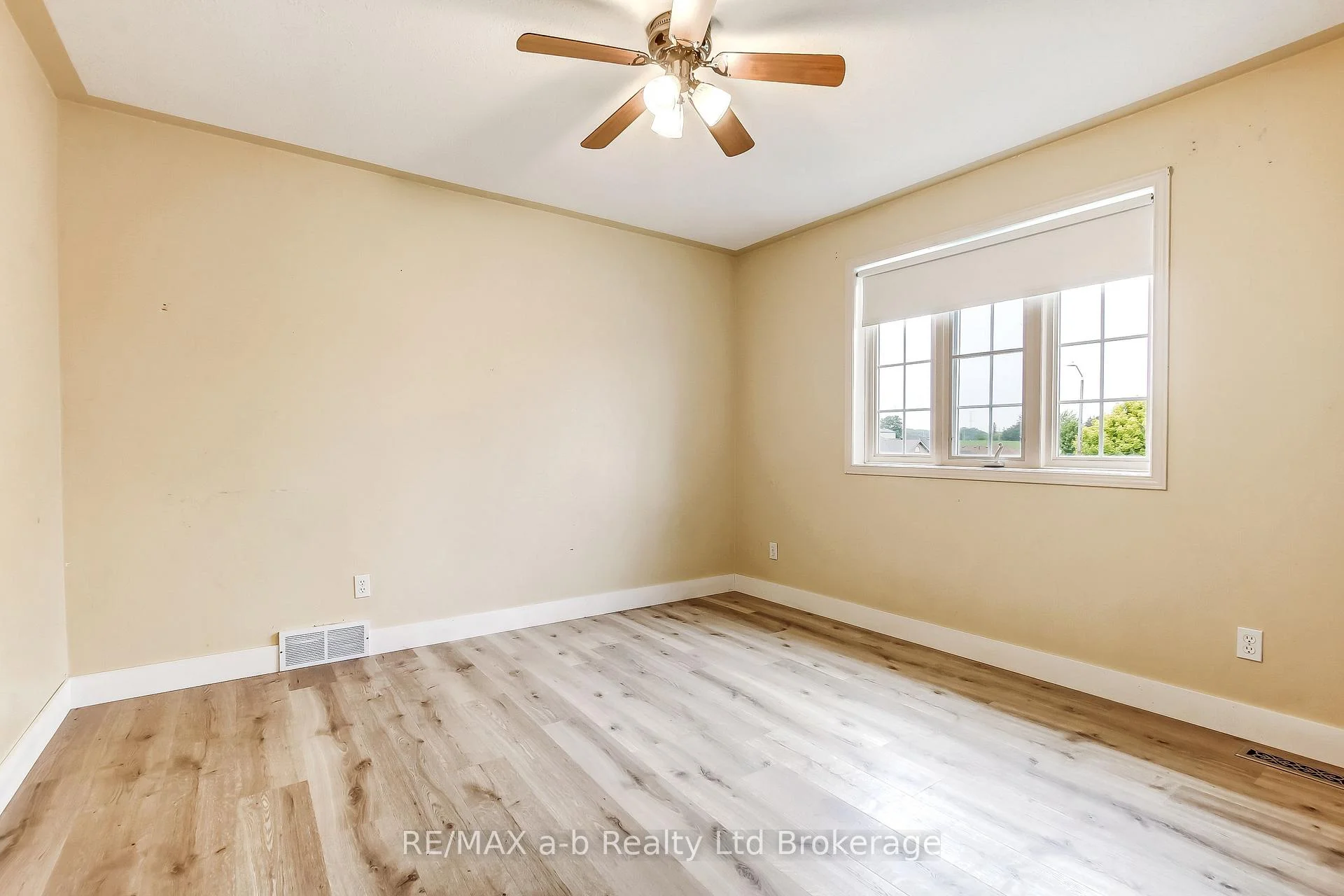 Photo 44 of 39 Primrose Drive, Tillsonburg — HOMEH