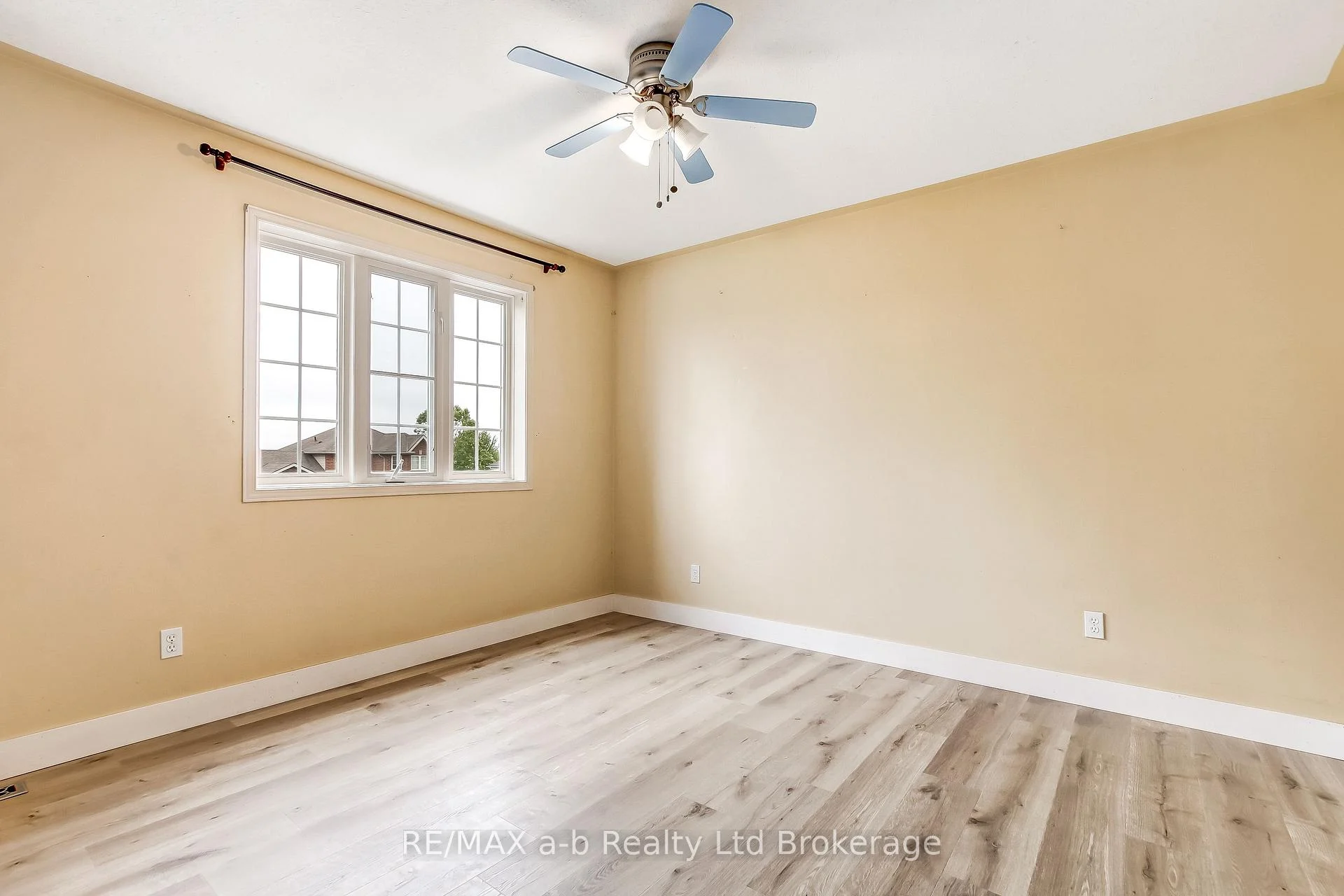 Photo 45 of 39 Primrose Drive, Tillsonburg — HOMEH