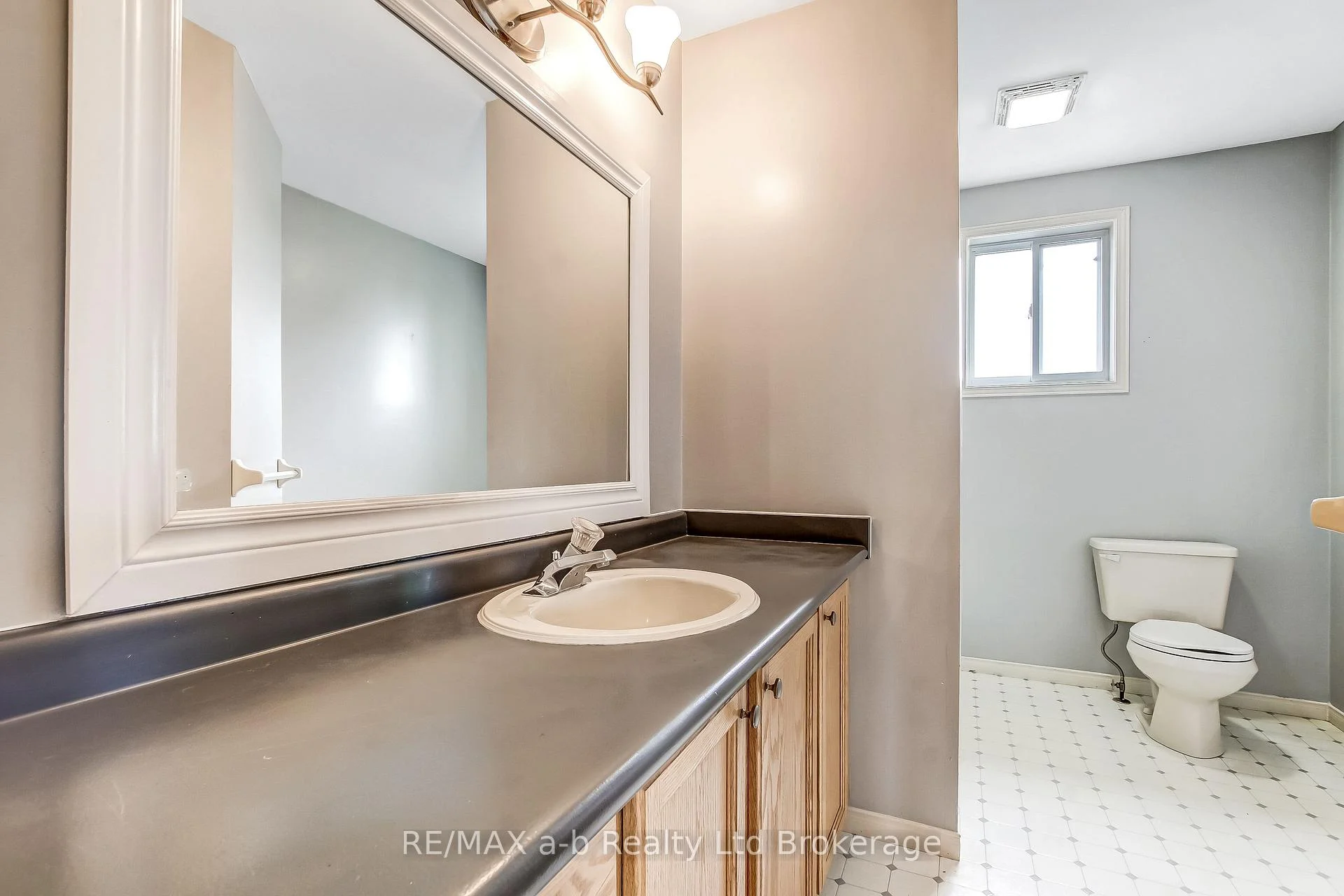 Photo 46 of 39 Primrose Drive, Tillsonburg — HOMEH