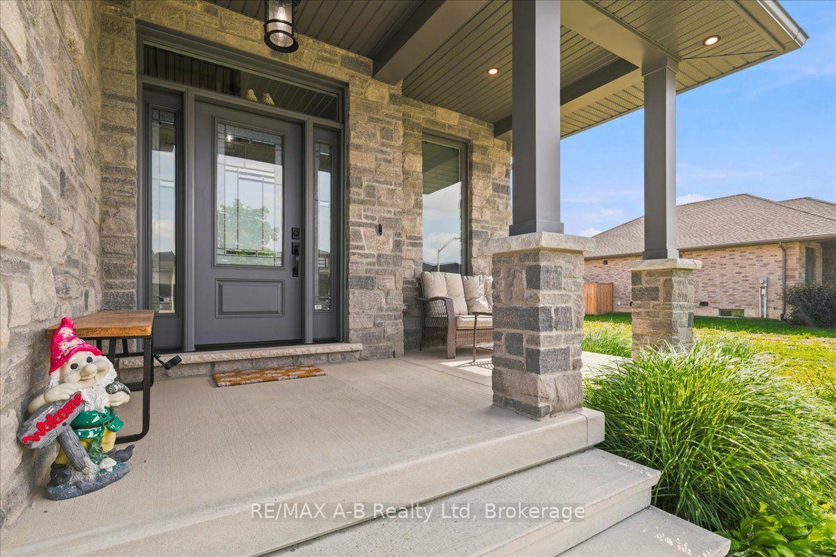 Photo 5 of 209 Arden Crescent, West Perth, Mitchell — HOMEH