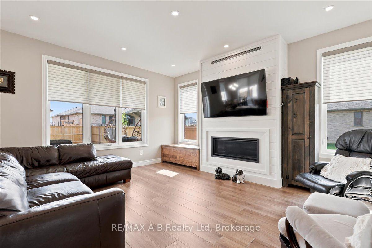 Photo 11 of 209 Arden Crescent, West Perth, Mitchell — HOMEH