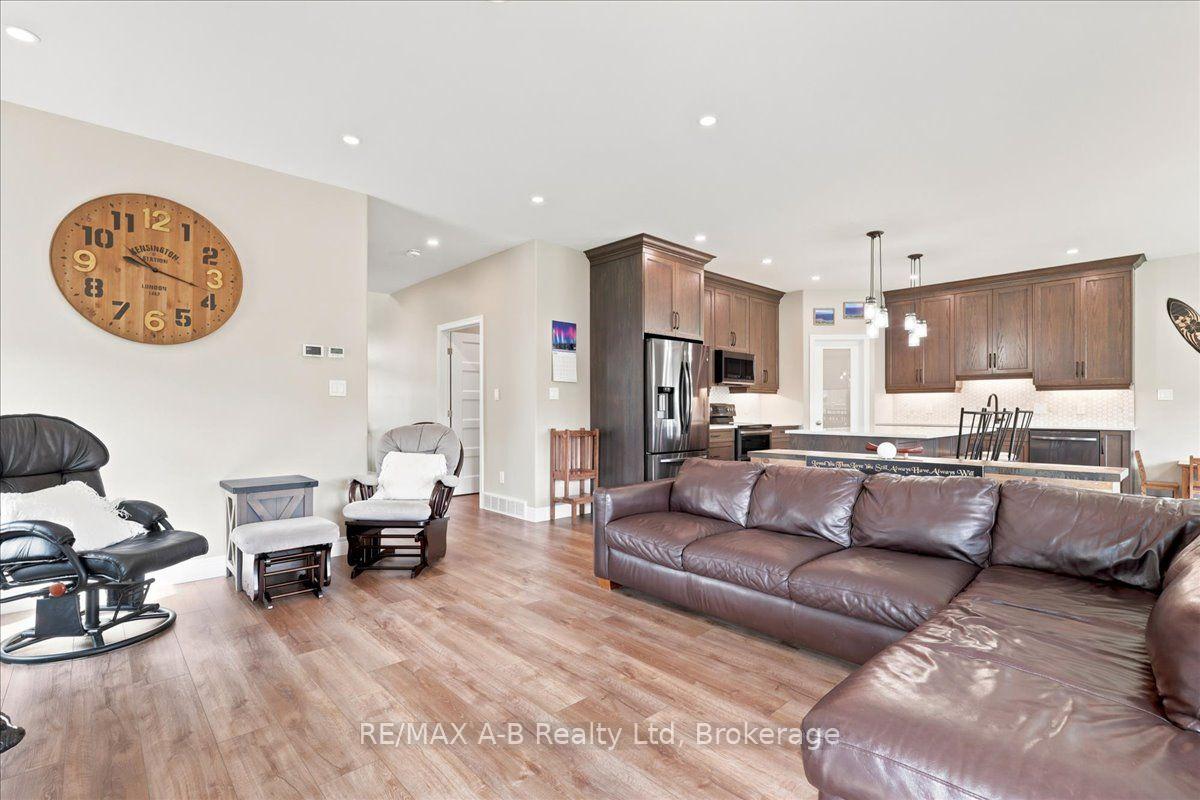 Photo 13 of 209 Arden Crescent, West Perth, Mitchell — HOMEH
