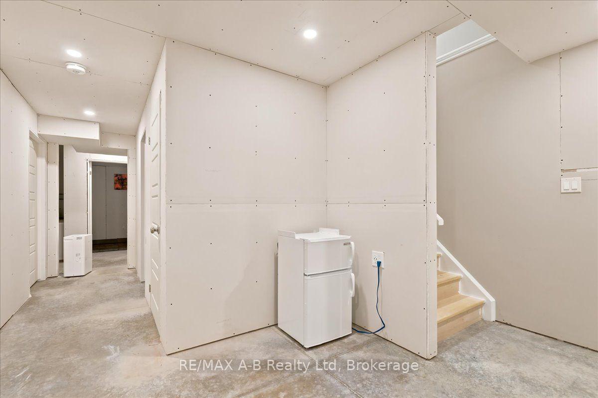 Photo 38 of 209 Arden Crescent, West Perth, Mitchell — HOMEH