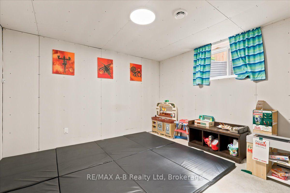 Photo 43 of 209 Arden Crescent, West Perth, Mitchell — HOMEH