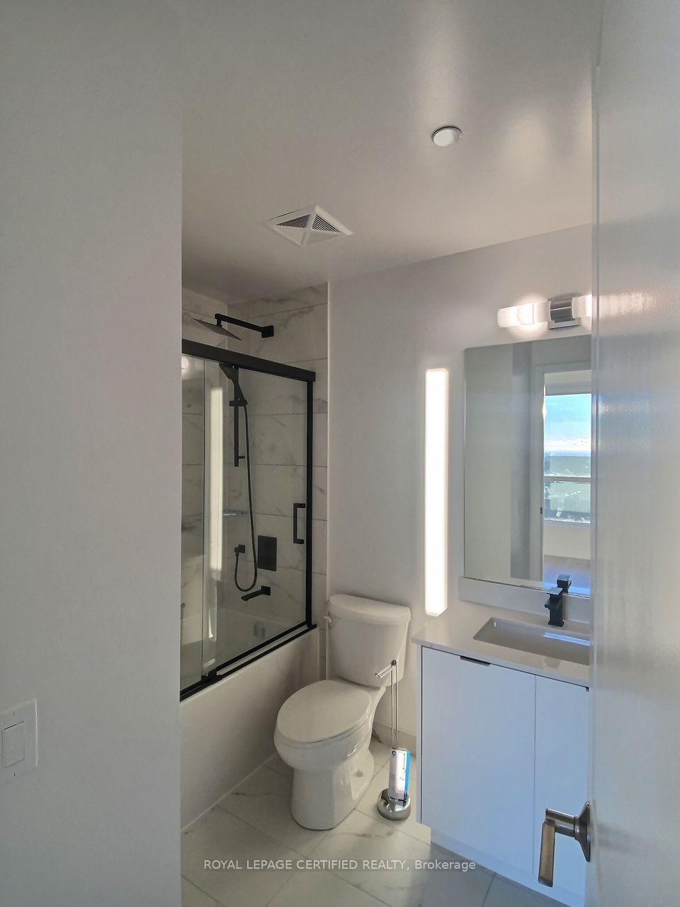 Photo 5 of Unit 2008, 202 Burnhamthorpe Road E, Mississauga, Mississauga Valleys — HOMEH