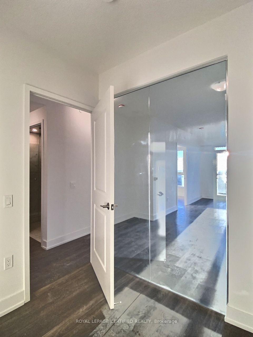 Photo 11 of Unit 2008, 202 Burnhamthorpe Road E, Mississauga, Mississauga Valleys — HOMEH