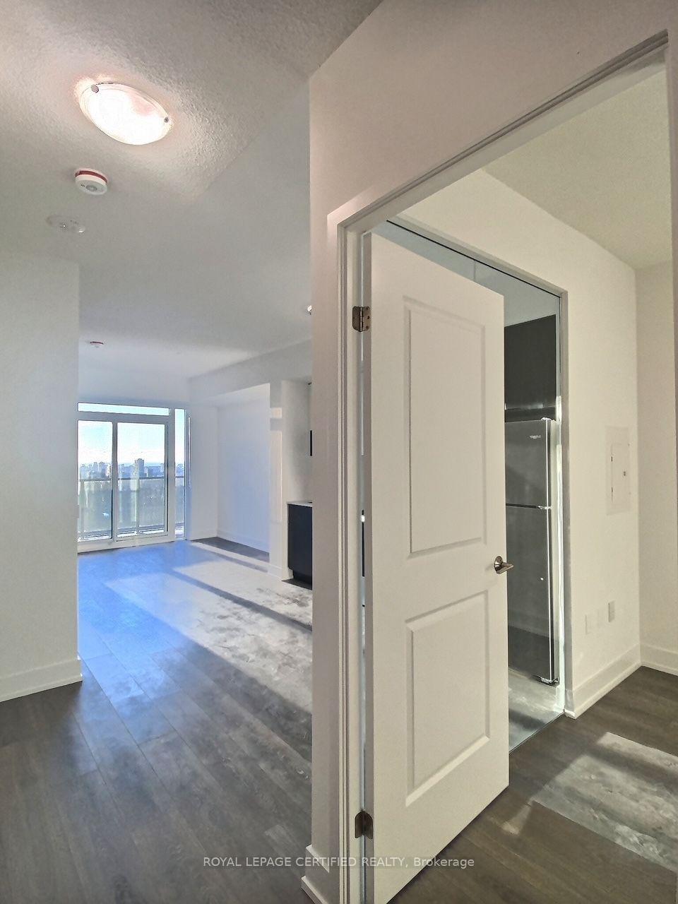 Photo 12 of Unit 2008, 202 Burnhamthorpe Road E, Mississauga, Mississauga Valleys — HOMEH