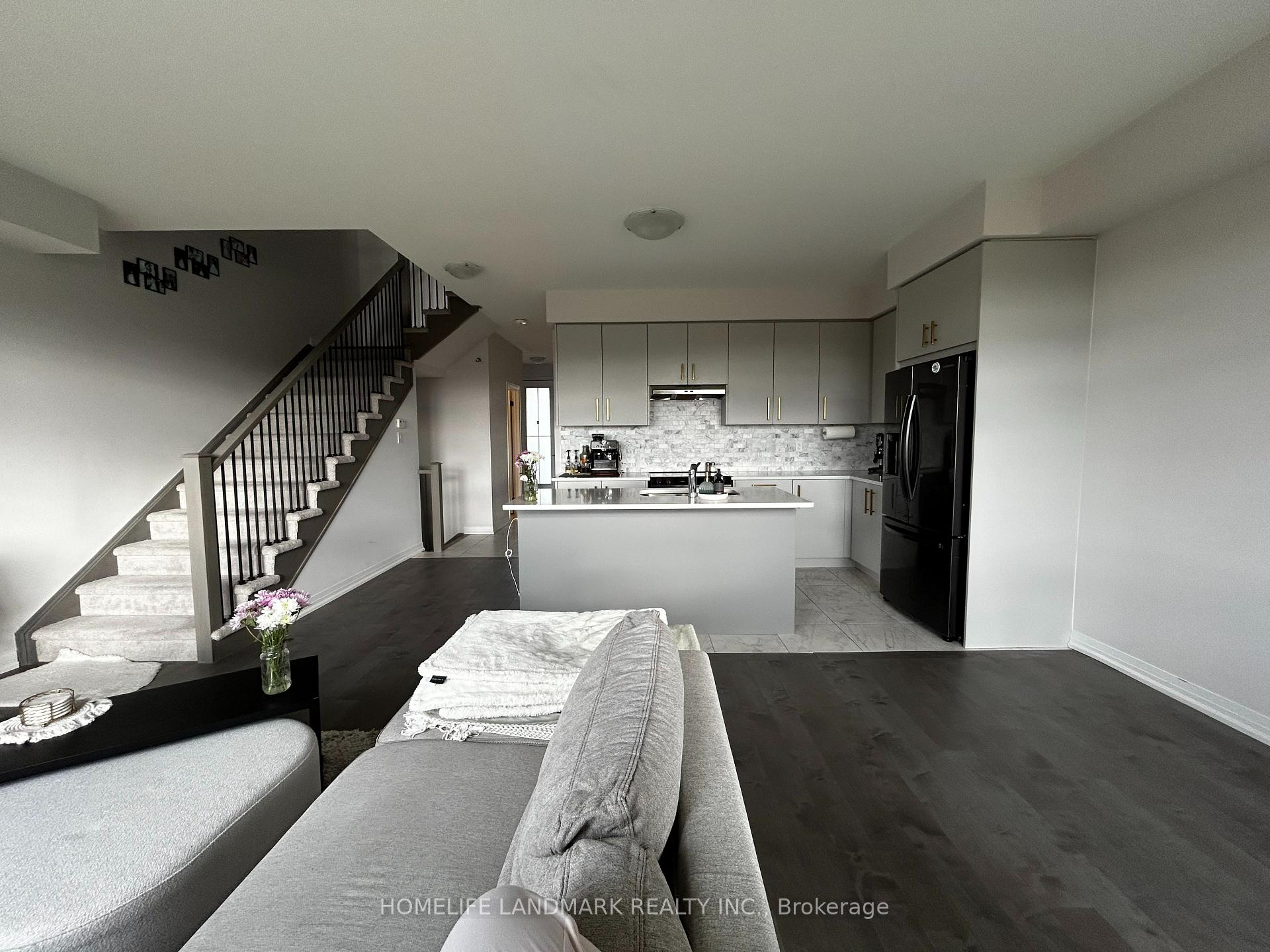 Photo 4 of 88 Freedom Crescent, Hamilton, Airport Employment Area — HOMEH