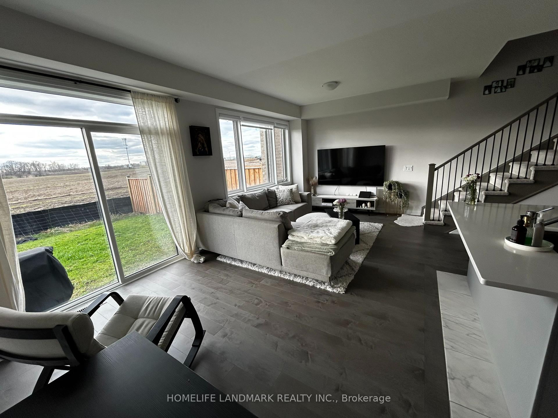 Photo 5 of 88 Freedom Crescent, Hamilton, Airport Employment Area — HOMEH