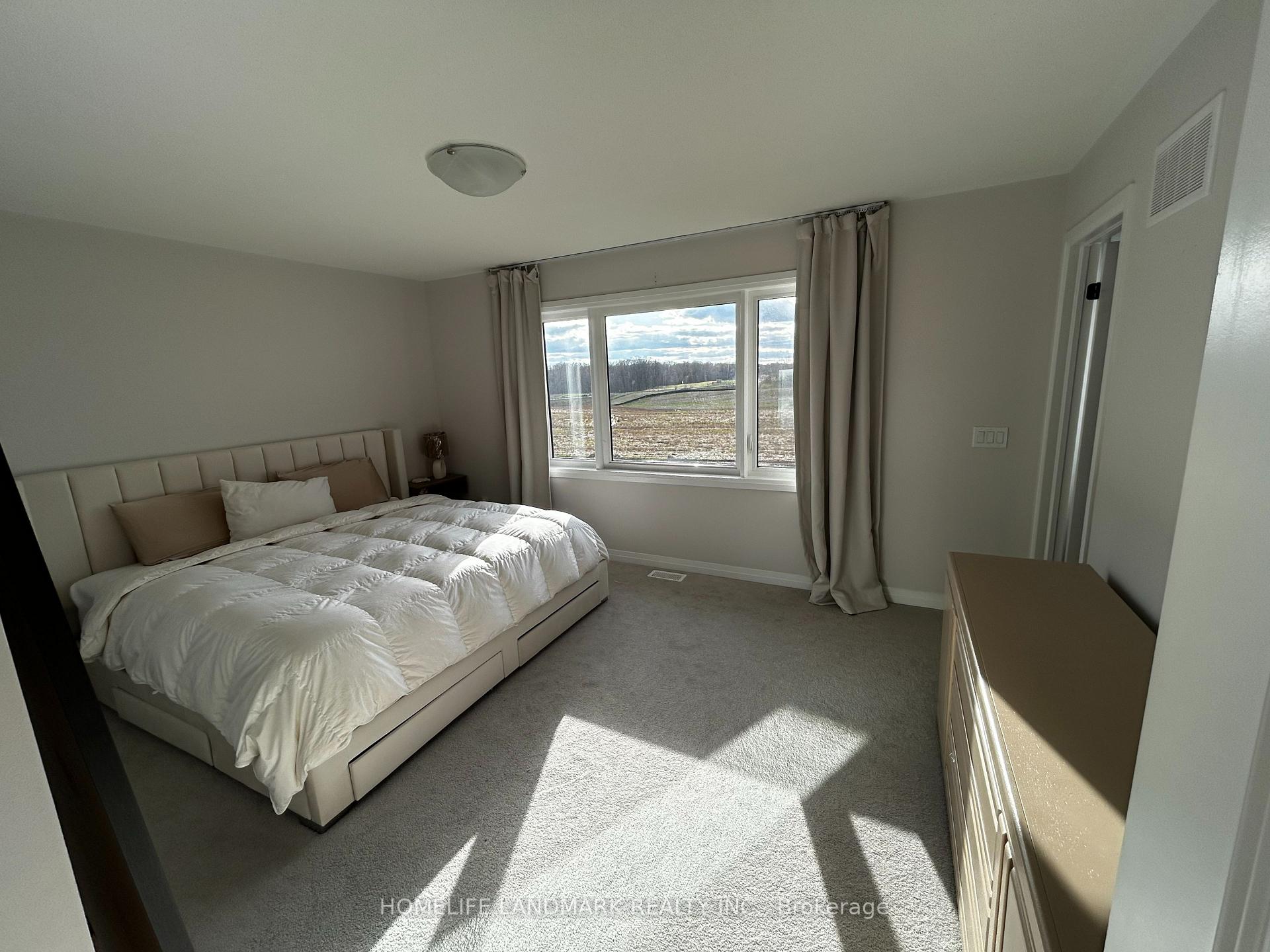 Photo 10 of 88 Freedom Crescent, Hamilton, Airport Employment Area — HOMEH