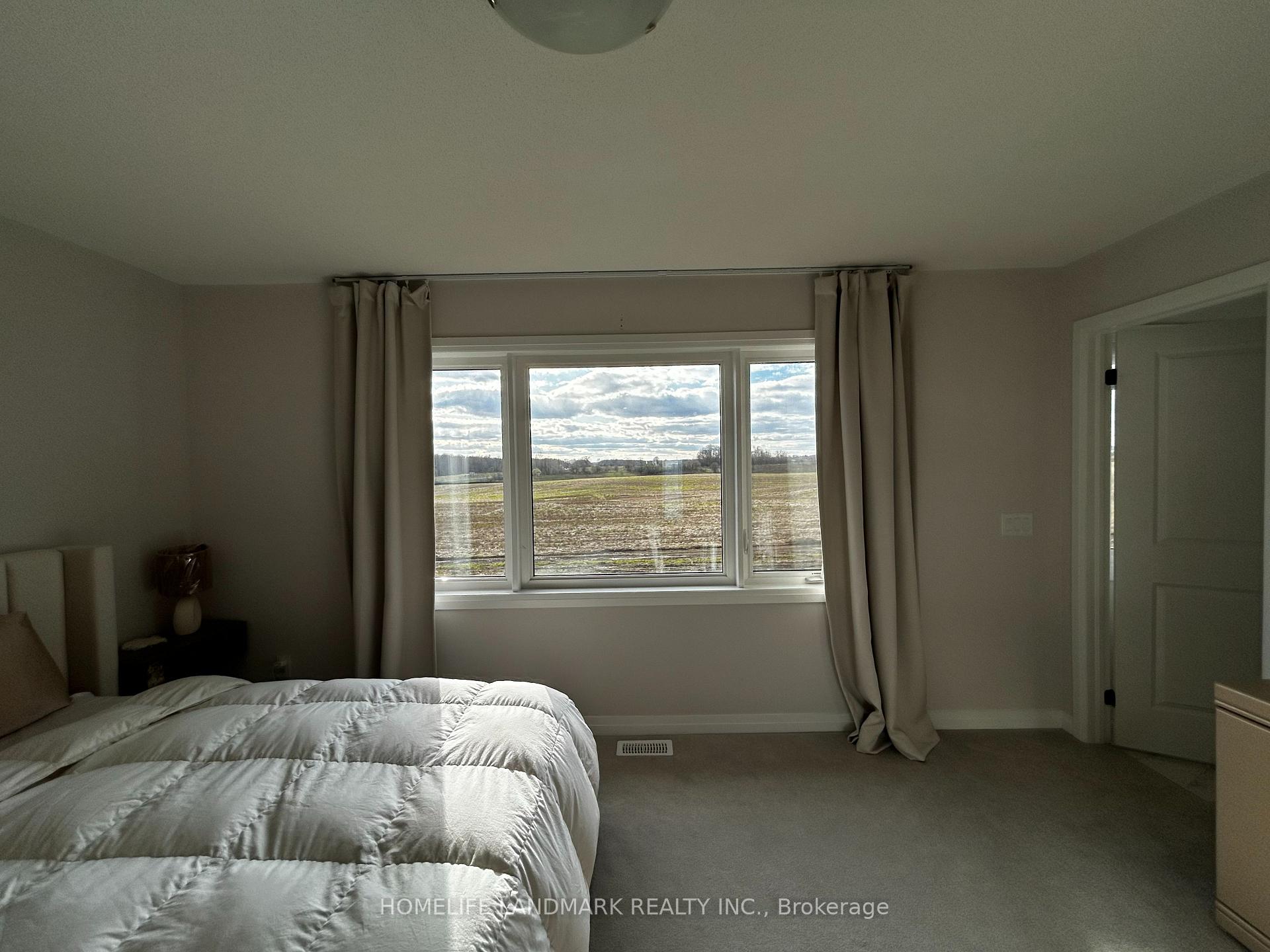 Photo 11 of 88 Freedom Crescent, Hamilton, Airport Employment Area — HOMEH